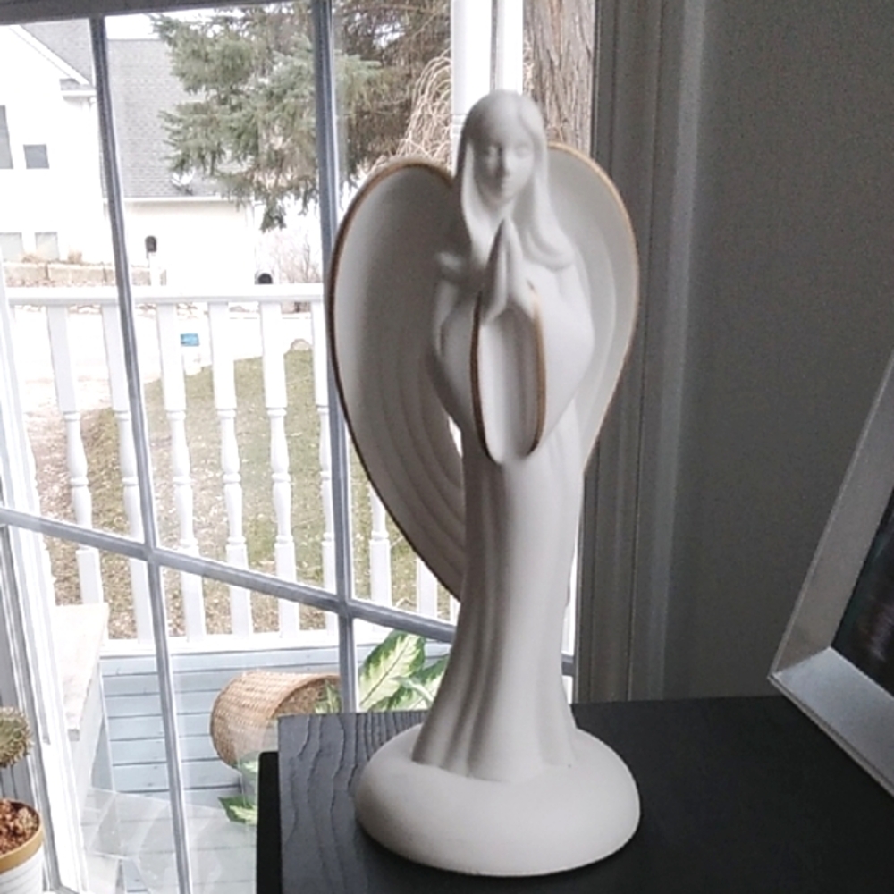 Teleflora Angle of grace praying sympathy  Figurine